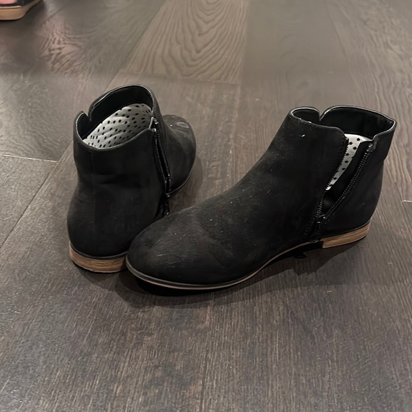 CAT & JACK black boots size five - Picture 1 of 1